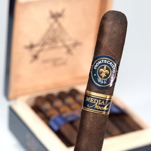 Montecristo Media Noche