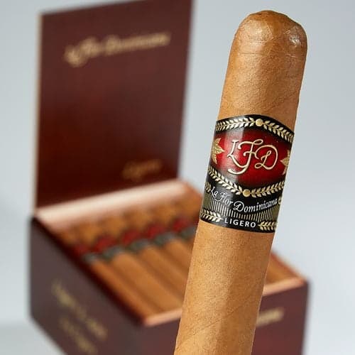 La Flor Dominicana Ligero