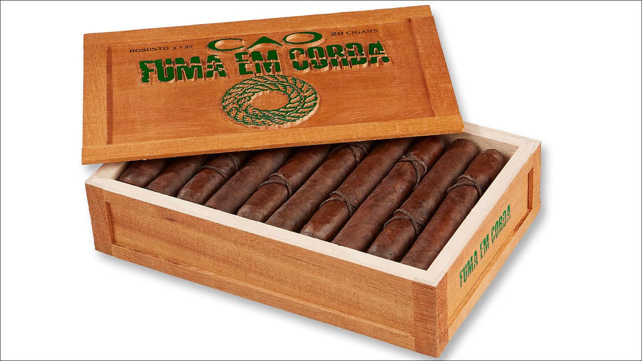 CAO Amazon Fuma Em Corda Robusto