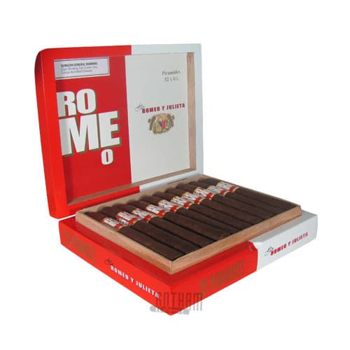 Romeo by Romeo Y Julieta Piramides